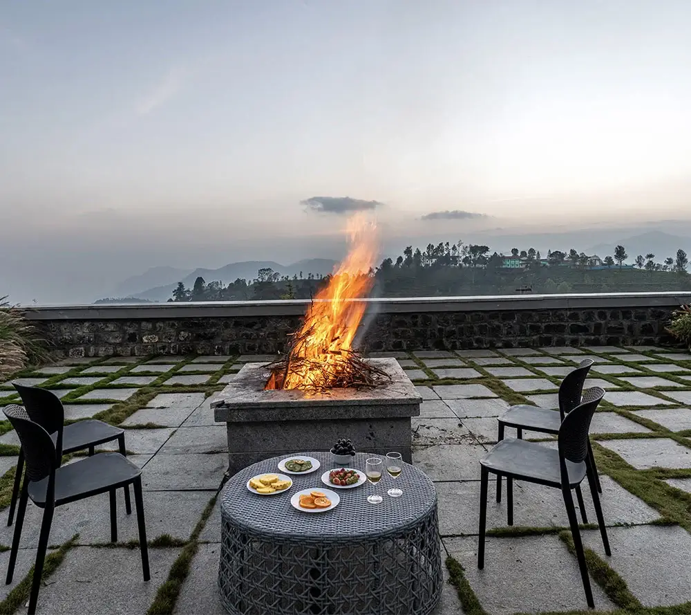 Cataleya Homestay Kotagiri bonfire with mountain view